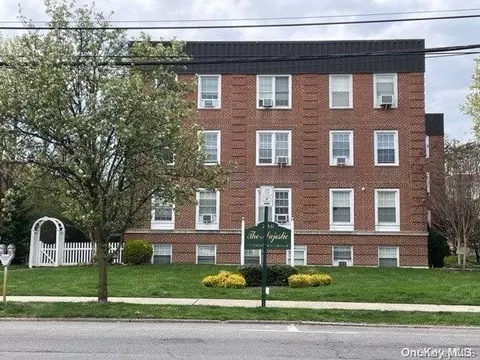 230 Central Avenue Ave #2G, Lawrence, NY 11559