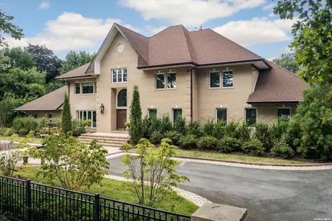 13 Tiana Pl, Dix Hills, NY 11746