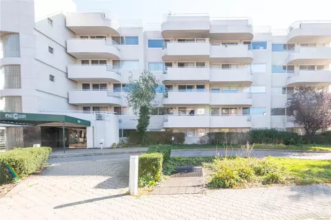 88 Cuttermill Rd #316, North Hempstead, NY 11021
