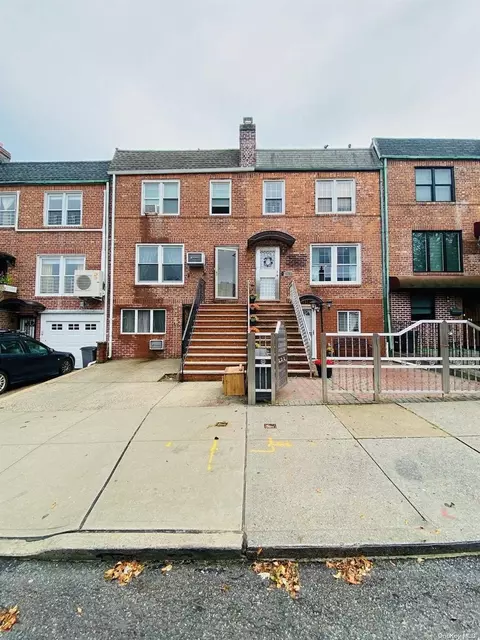 20-65 47th St, Astoria, NY 11105