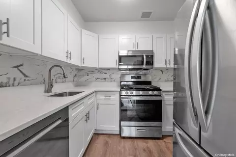 62-10 Woodside Ave #201, New York, NY 11377