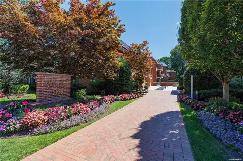 99 S Park Ave #318, Rockville Centre, NY 11570