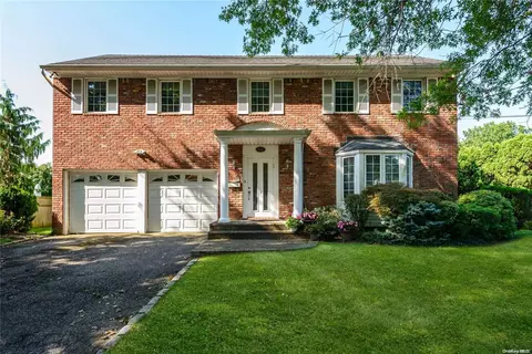 410 Parkway Dr, North Hempstead, NY 11590