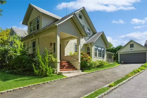 102 Park Ave, North Hempstead, NY 11050