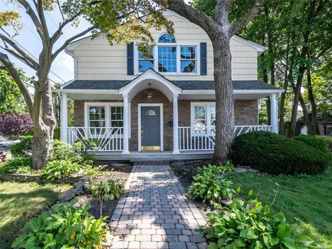 100 Linden St # A, North Hempstead, NY 11577