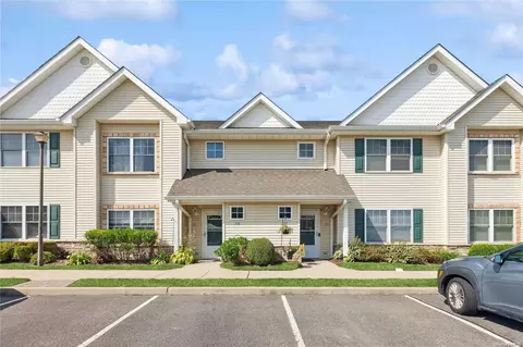 167 Morley Cir #167, Melville, NY 11747