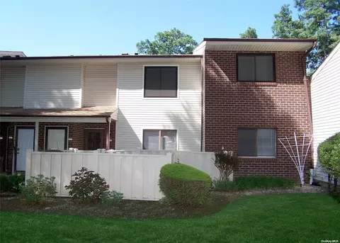 993 Skyline Dr #993, Coram, NY 11727