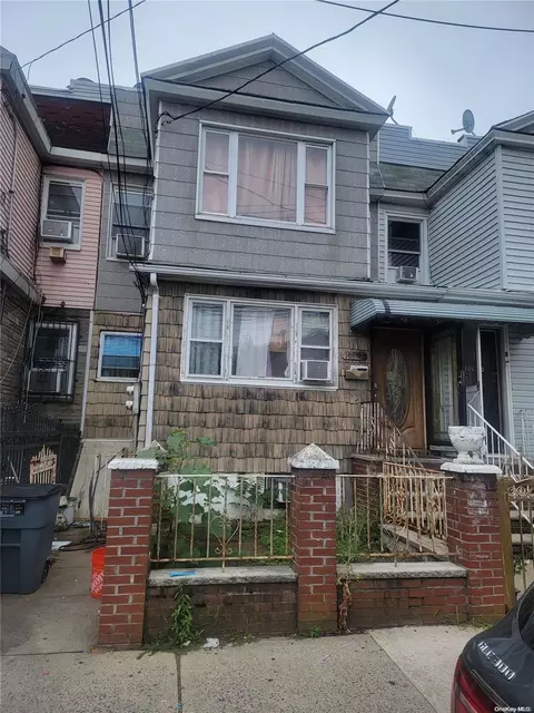 101-12 81st St, New York, NY 11416