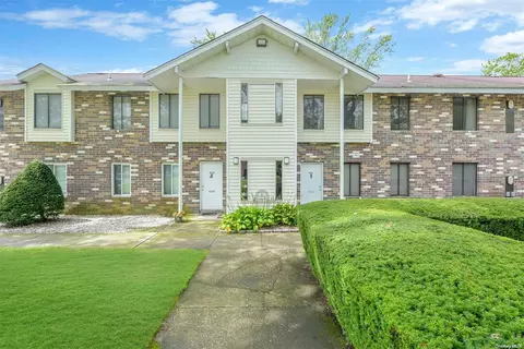 32 Denver Ct #D32, Coram, NY 11727
