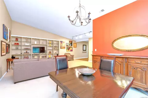 171 S Middle Neck Rd #3C, North Hempstead, NY 11021