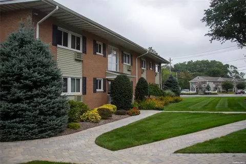 748 Deer Park Ave #7F, North Babylon, NY 11703
