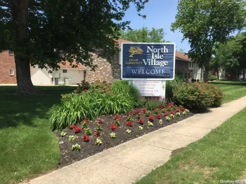 22 Denver Ct #D32, Coram, NY 11727
