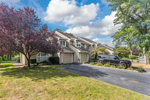 20 Cedar Ridge Ln #20, Bay Shore, NY 11706