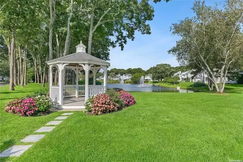 125 Hampton Vista Dr #125, Manorville, NY 11949