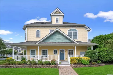 501 Emily Dr #501, Patchogue, NY 11772