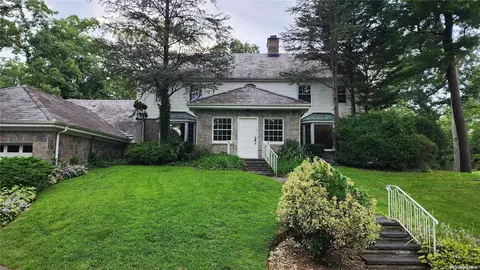 3 I U Willets Rd, North Hempstead, NY 11568