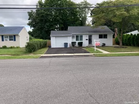 1341 Lombardy Blvd, Bay Shore, NY 11706