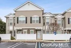 102 Spring Dr #102, East Meadow, NY 11554