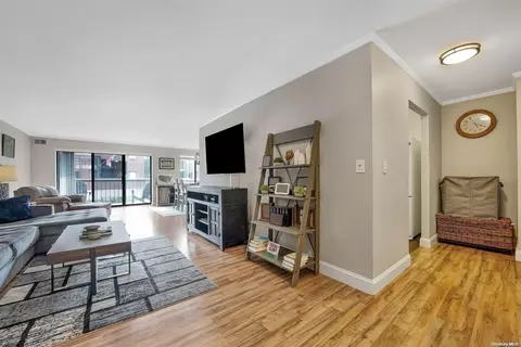 99 S Park Ave #101, Rockville Centre, NY 11570