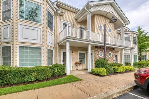73 Autumn Dr #73, Plainview, NY 11803