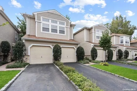 38 Sagamore Dr #222, Plainview, NY 11803