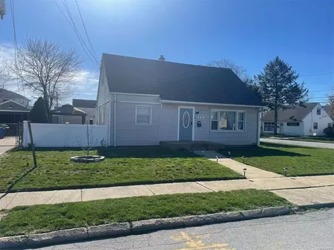 28 Carl St, Valley Stream, NY 11580