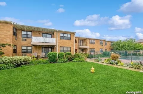 14 Florence Ave #25H, Freeport, NY 11520