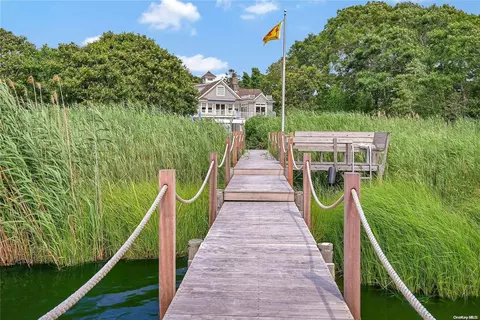45 Old Main Rd, Quogue, NY 11959