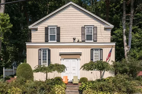 33 E Broadway, North Hempstead, NY 11576