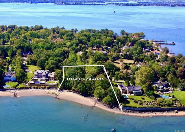 91 Gatsby Ln, North Hempstead, NY 11024