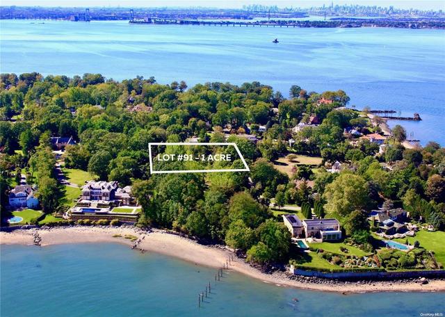93 Gatsby Ln, North Hempstead, NY 11024