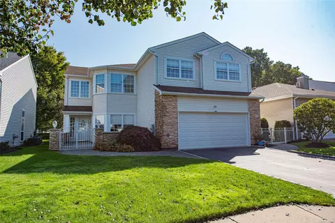 73 Hamlet Dr #73, Hauppauge, NY 11788