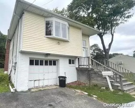1053 Joselson Ave, Bay Shore, NY 11706