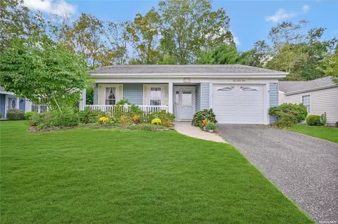 539 Stratford Ln #539, Ridge, NY 11961