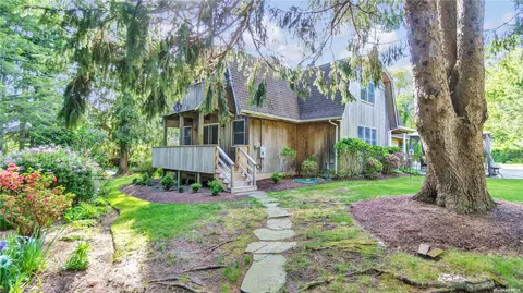 1755 Yennecott Dr, Southold, NY 11971
