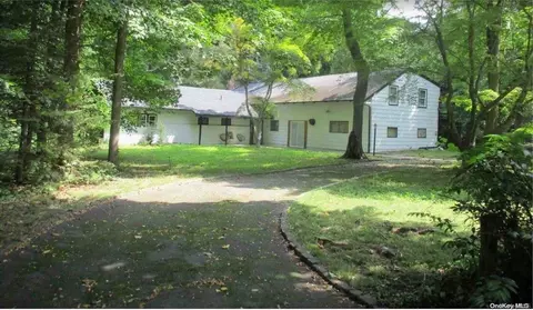 635 Bryant Ave, North Hempstead, NY 11576