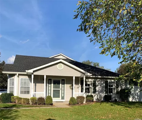 10 Monitor Rd #10, Smithtown, NY 11787