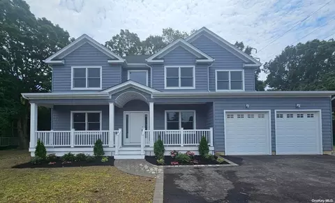 56 Colonial St # A, East Northport, NY 11731