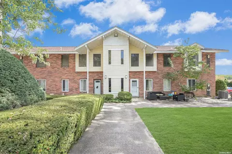 34 Idaho Ct #34, Coram, NY 11727