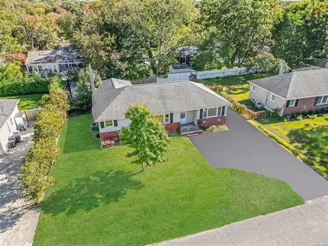 219 Schoenfeld Blvd, Patchogue, NY 11772