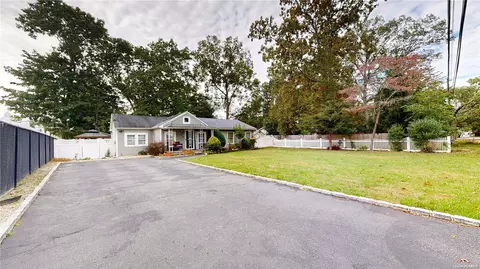 160 Victory Dr, Ronkonkoma, NY 11779
