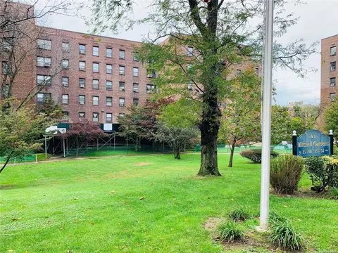 25-34 Union St #3D, Flushing, NY 11354
