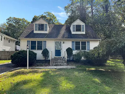 44 Somerset St, Centereach, NY 11720