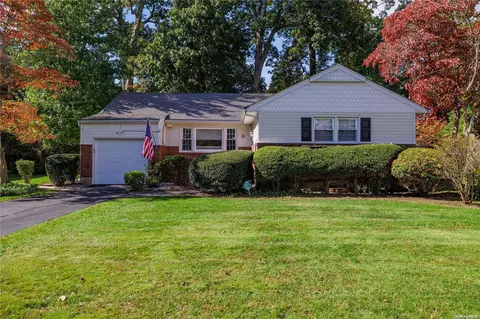 10 Olive Ct, Rockville Centre, NY 11570