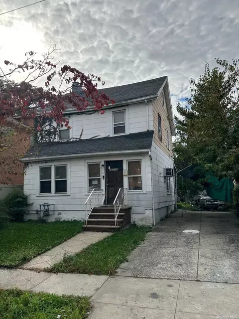 164-10 71 Ave, Fresh Meadows, NY 11365