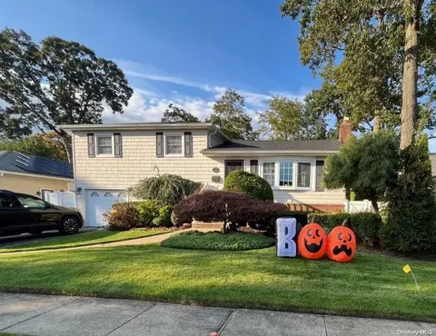 133 Glengariff Rd, Massapequa Park, NY 11762