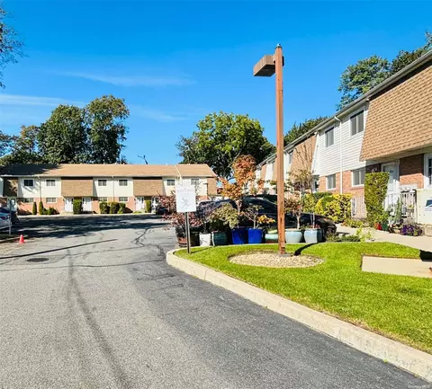 565 Avenue A #206, Uniondale, NY 11553