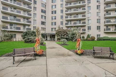 135 Post Ave #4E, North Hempstead, NY 11590