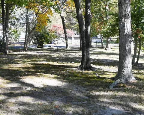 1700 S Smith Dr, Southold, NY 11971