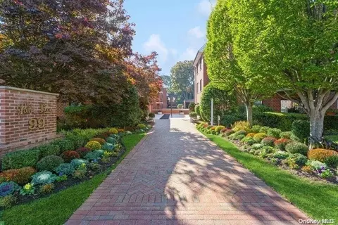 99 S Park Ave #203, Rockville Centre, NY 11570